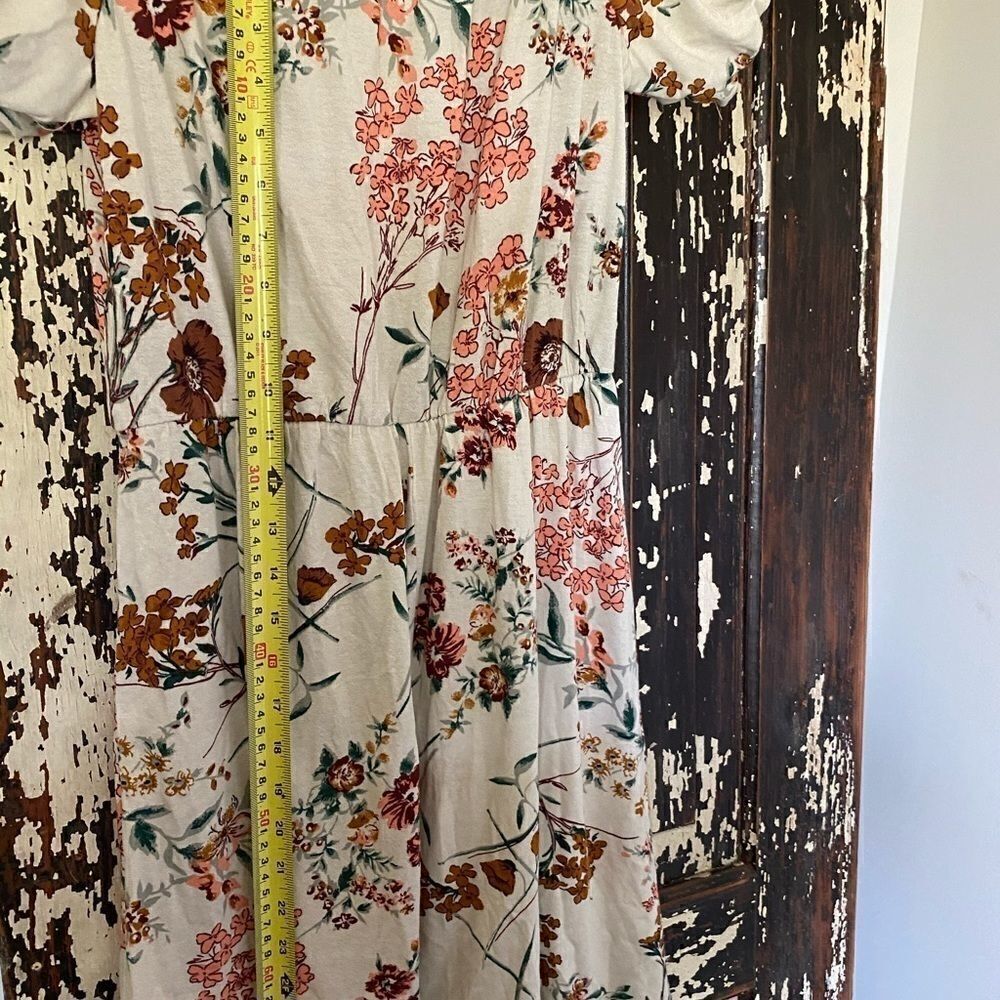 Floral dress.  - Picture 8 of 10